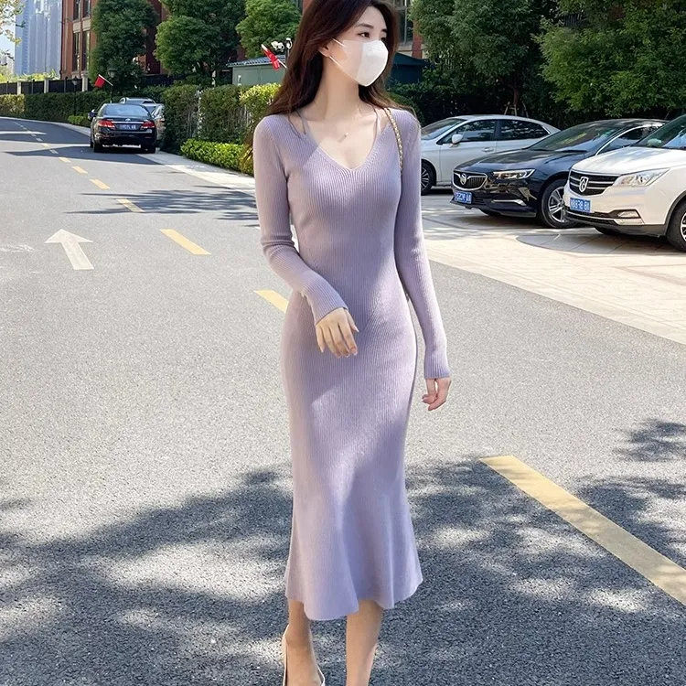 芯娇晴紫色v领针织连衣裙女春秋收腰鱼尾长裙修身打底包臀毛衣裙