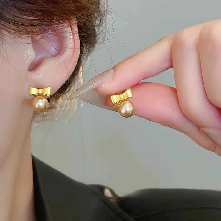 蝴蝶结仿珍珠耳钉女轻奢时尚高级感精致耳环小巧通勤气质金属耳饰