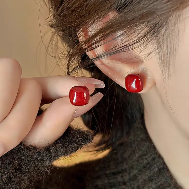 安可拉红方形仿珍珠耳钉女独特2026新款爆款耳环小巧时尚百搭耳饰
