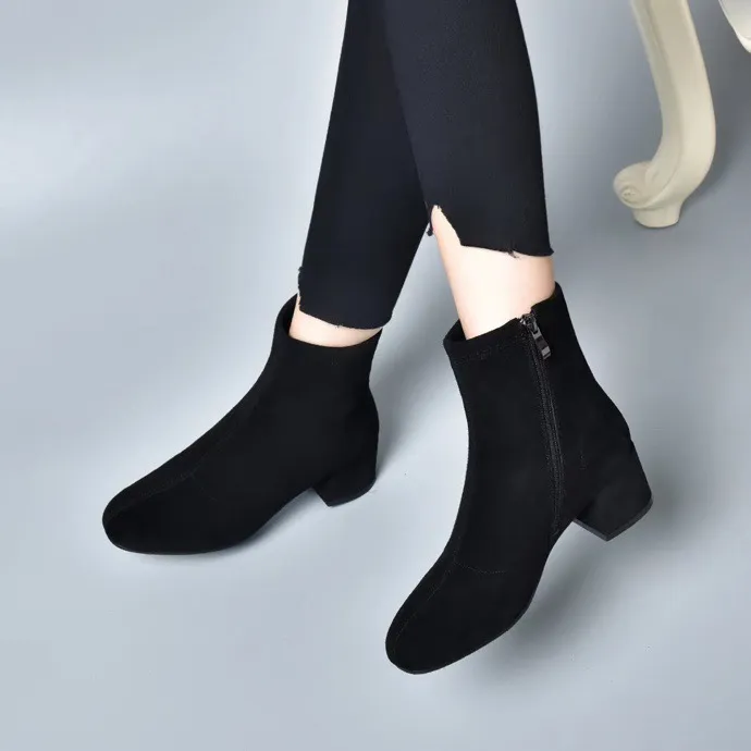 羊皮小短靴瘦瘦靴女2025年秋冬新款裸靴粗跟圆头绒面真皮磨砂单靴