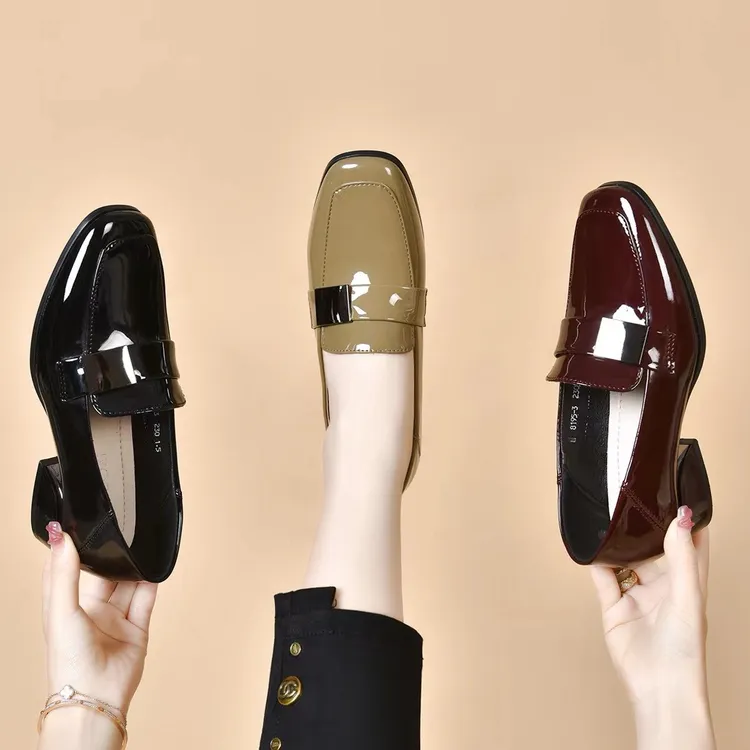 真皮方头乐福鞋女2025年春季新款粗跟中跟漆皮软底百搭单鞋妈妈鞋