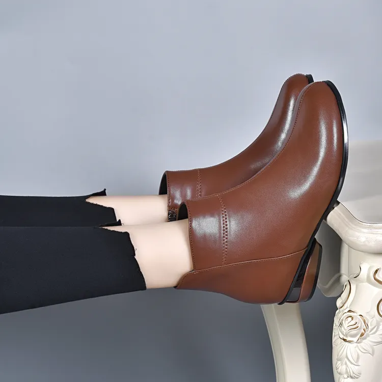 真皮小短靴女2025新款圆头软皮裸靴春秋单靴低跟秋冬加绒平底靴子