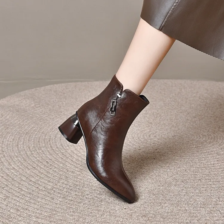 真皮小短靴女2025秋冬新款加绒尖头粗跟小裸靴中跟皮鞋软皮瘦瘦靴