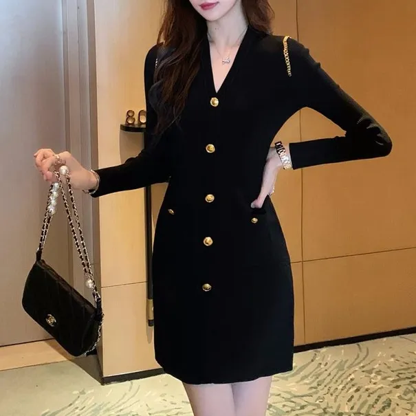 春秋微胖mm轻奢高级感小香风裙子设计感V领遮肚宽松显瘦连衣裙