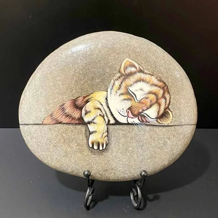 纯手绘石头画虎虎生威小萌虎摆件