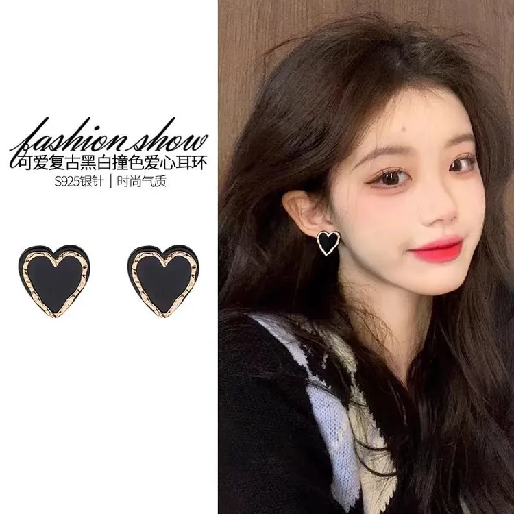 铜合金亚克力耳饰 黑色爱心耳环女2024年新款潮小众设计高级耳饰