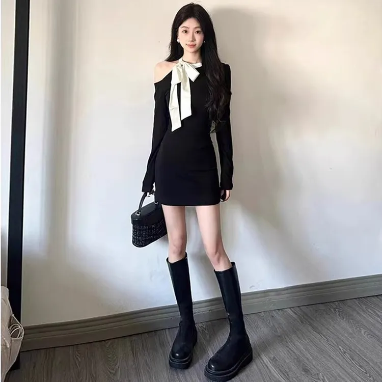 法式纯欲蝴蝶结黑色针织连衣裙子女修身气质露肩包臀a字短裙早秋