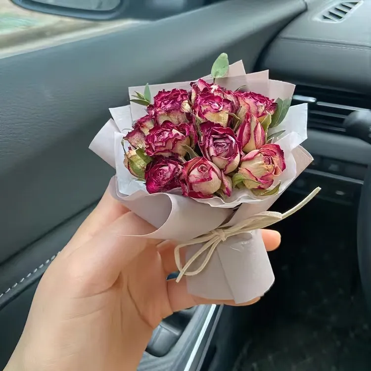 车内饰品摆件汽车空调出风口香水车载香薰夹装饰用品永生花干花束