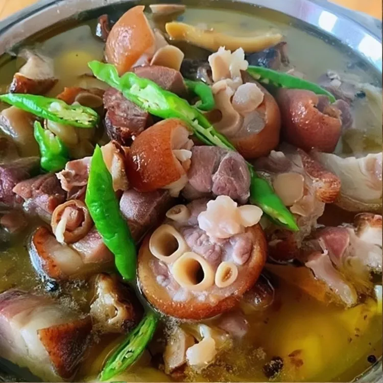 秘制农家风味腌猪肘炕火腿腊猪脚古法腊猪蹄烟熏柴火腊肉工艺土猪