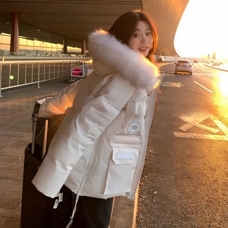 冬季羽绒服女款2025新网红爆款小个子上档次工装派克服白鸭绒外套