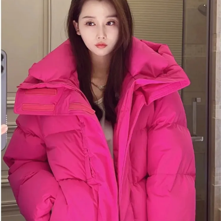 羽绒服女连帽冬季2025新款火龙果色时尚高级感白鸭绒网红轻薄外套