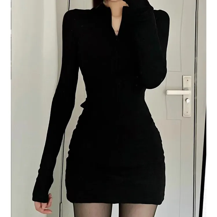 2025新款黑色性感辣妹连衣裙女加绒短裙半拉链修身显瘦加厚包臀裙