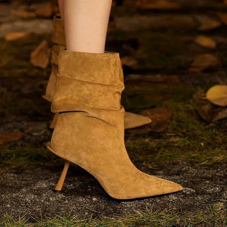 【倩影】独女2025秋冬新款胎牛绒尖头短筒靴细跟高跟短靴女堆堆靴子