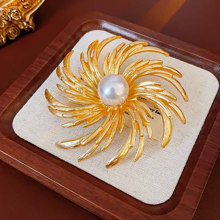 合金胸针 T.Q中古风高级感胸针