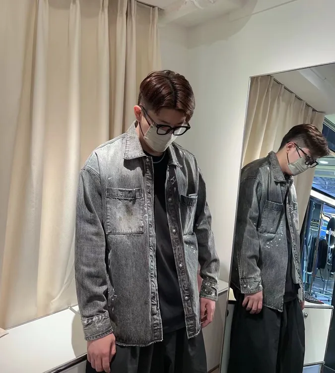 尖货儿 手工做旧涂鸦工艺 水洗复古大气灰色 翻领微轮廓牛仔夹克