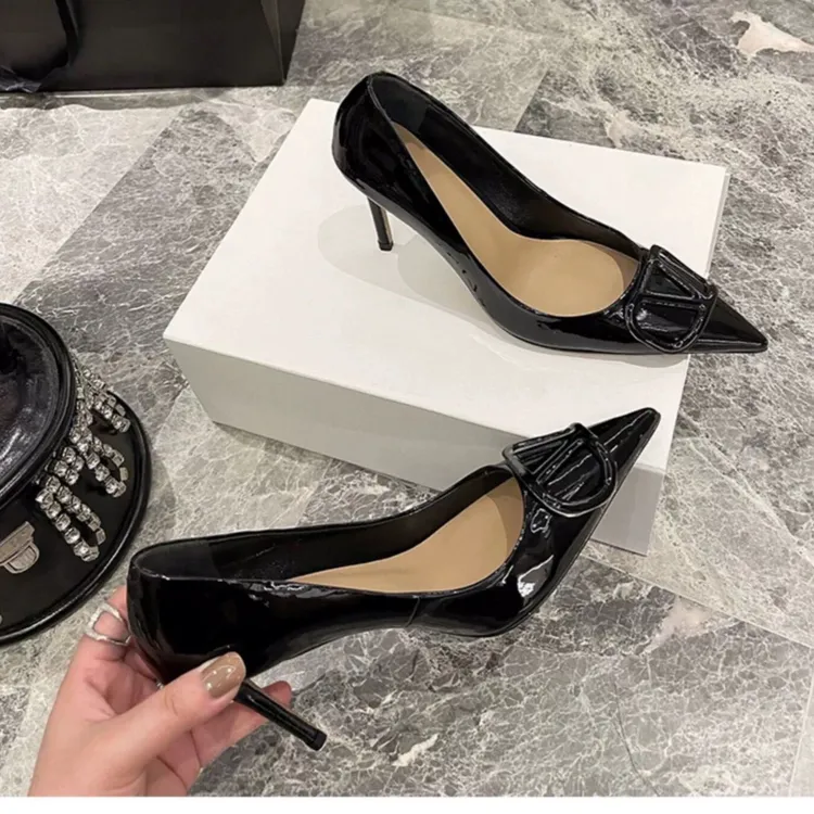 2025年新款法式黑色高跟鞋女浅口气质职业工作鞋宴会裸色细跟单鞋
