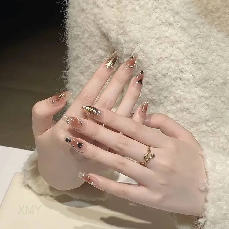 纯手工美甲时尚气质纯欲爱心美拉德穿戴甲渐变显白中长款可拆卸