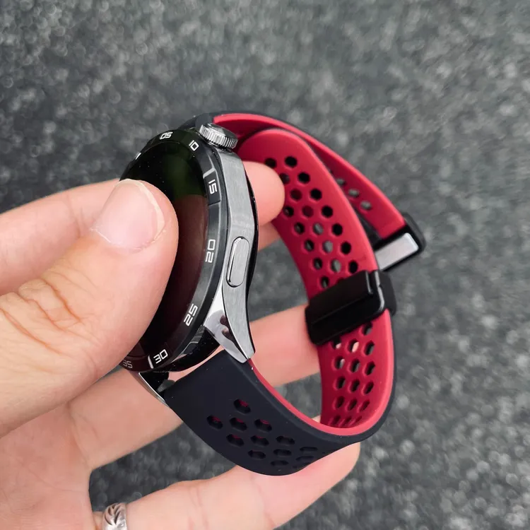 双色透气硅胶适用华为手表GT4表带GT5pro蜂窝孔watch3磁吸扣fit4