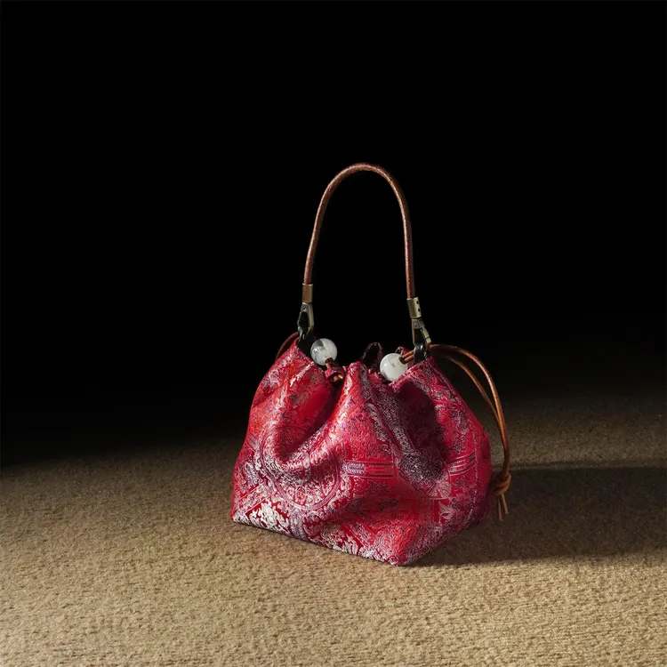 森下新中式手拎包2024秋冬新款国风红色八达晕束口斜挎单肩手提包