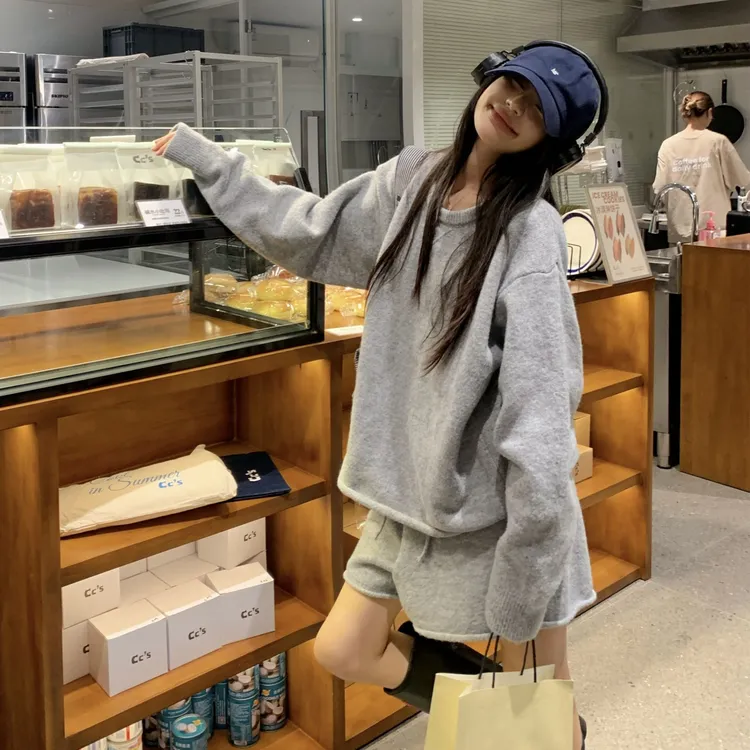 大码女装独特别致洋气韩系慵懒风圆领毛衣高腰短裤针织两件套套装