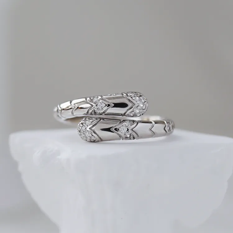 925银合成锆石戒指 中古灵蛇开口戒百搭秋冬情侣网红款银戒高级感