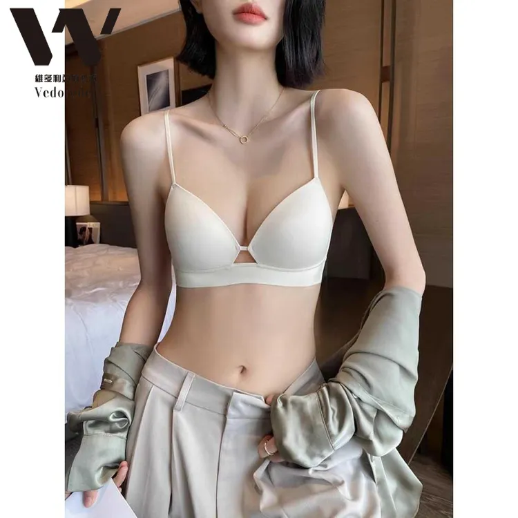 维多利亚无痕内衣女夏季薄款小胸聚拢无钢圈收副乳防下垂三角杯细