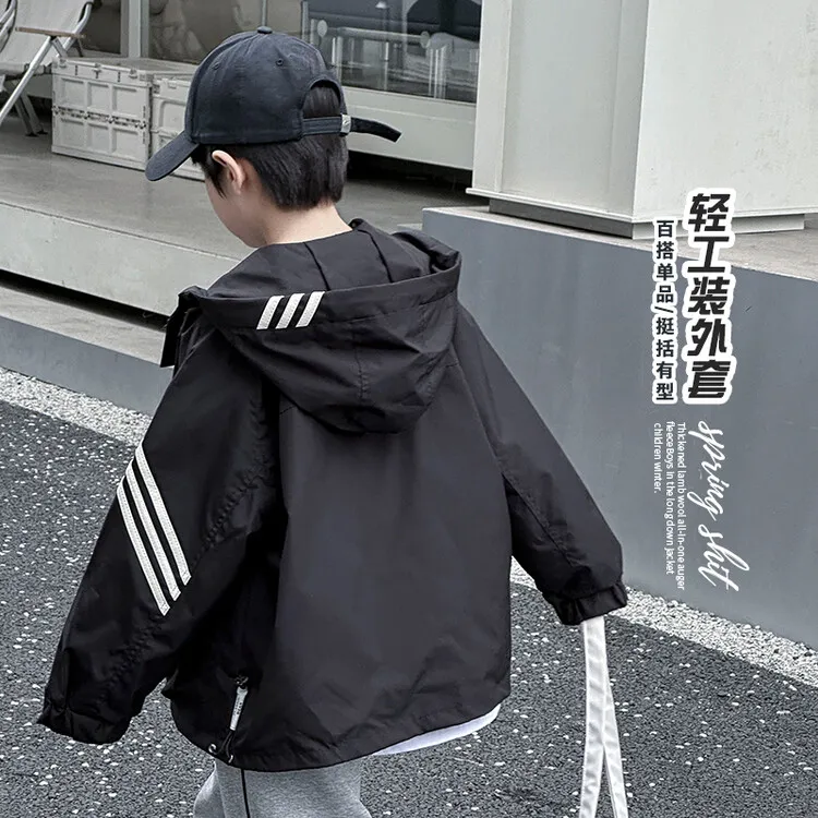 男童外套春秋款2025新款潮儿童秋季冲锋衣中大童秋装夹克男孩童装