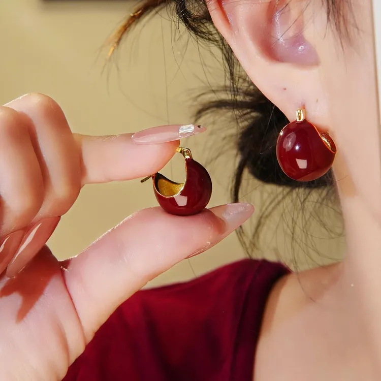 铜合金耳饰 925银针安可拉红珐琅耳饰时尚简约百搭气质通勤款耳扣