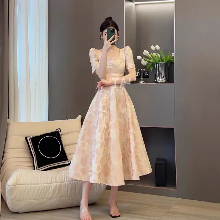 法式粉色方领短袖碎花连衣裙2025新款女夏季修身显瘦名媛气质裙子