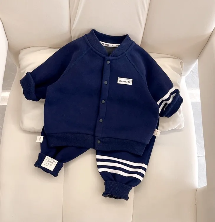 新款宝宝无骨加绒保暖套装婴儿童学院风加绒两件套保暖开衫裤子