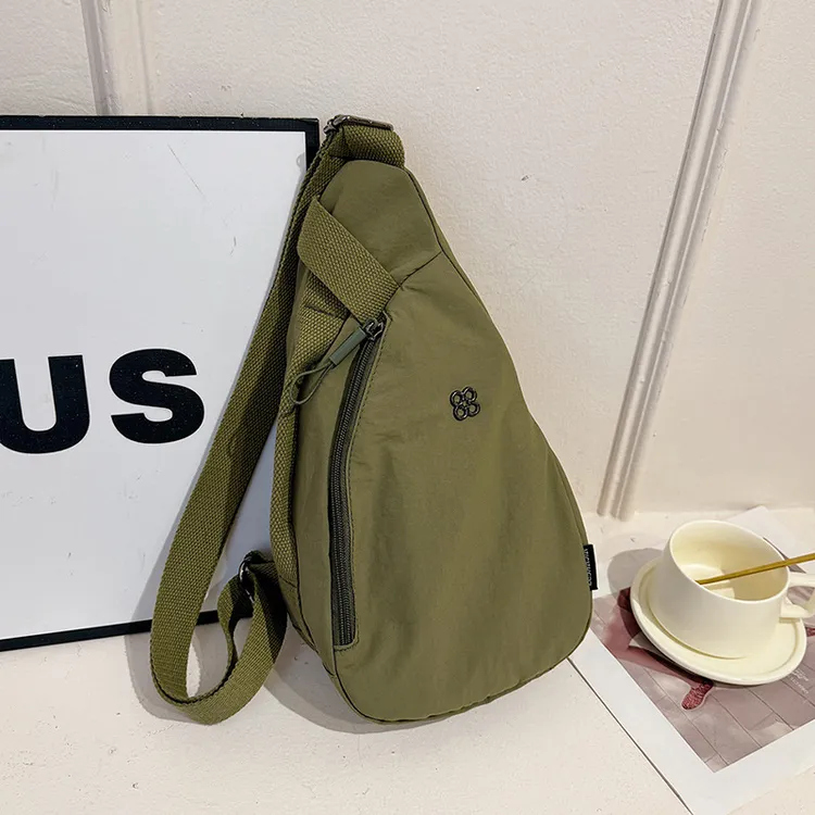 潮流休闲女新款时尚单肩斜跨包经典胸包百搭夏天出门旅游斜挎小包