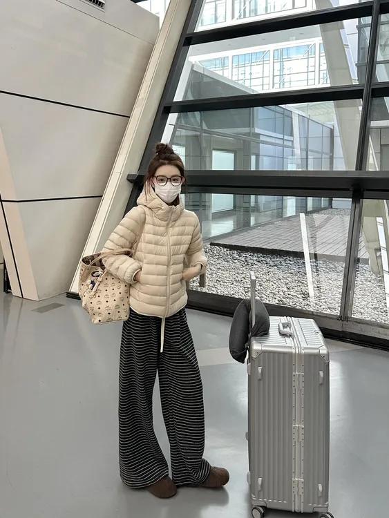 2025冬季新款韩版宽松时尚保暖棉服外套女百搭黑色条纹阔腿休闲裤