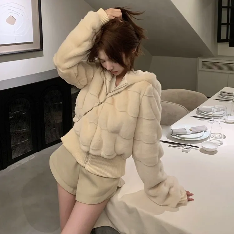 人造皮草 2025冬季新款环保水貂毛仿皮草外套女连帽加厚毛毛上衣