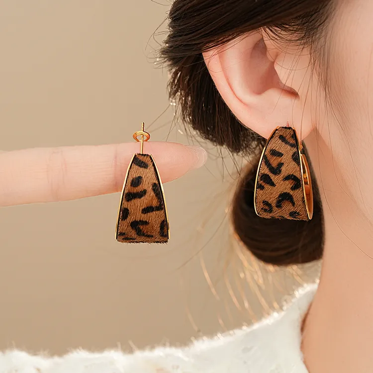 铜合金绒毛耳饰 美拉德毛绒豹纹耳钉轻奢高级感耳环秋冬耳饰配饰