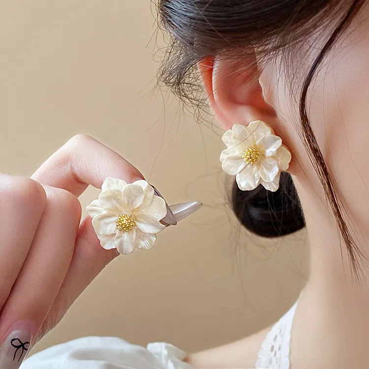 合金树脂耳饰 山茶花朵耳钉韩系女士简约耳环小众设计感百搭耳饰