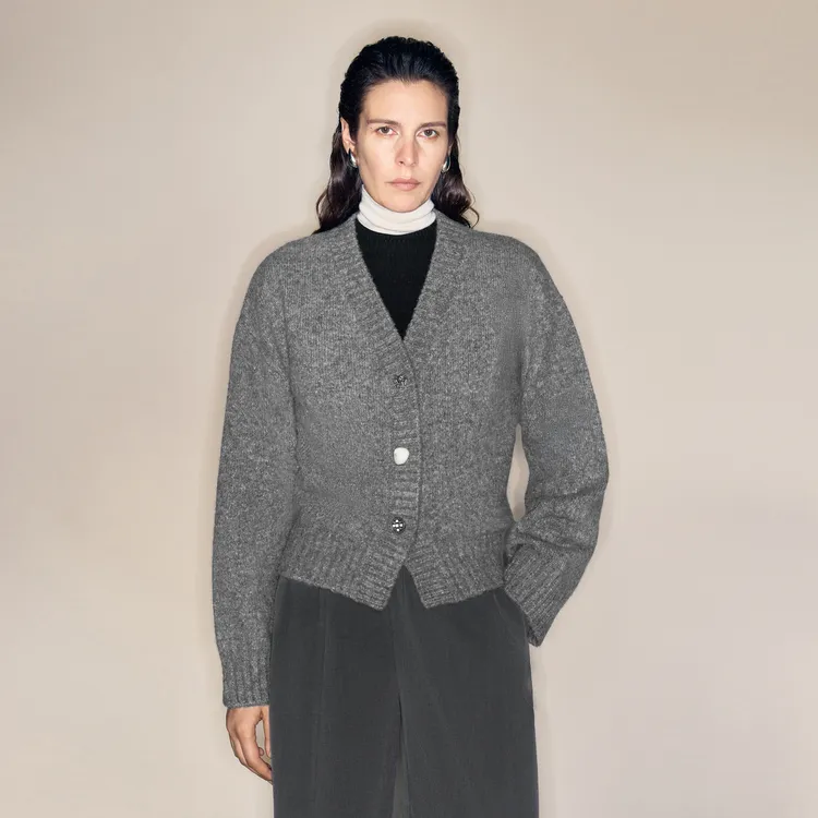 LYNEE 盘线绣V领弹力针织开衫女休闲百搭上衣 LGD2EAK031