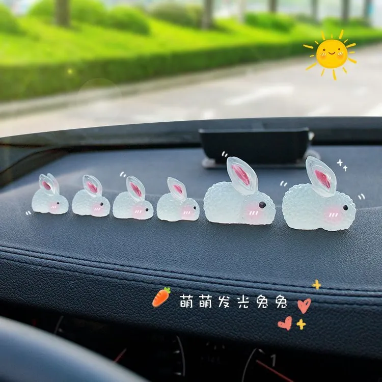 车载摆件夜光小兔子汽车中控台超萌网红创意汽车装饰用品大全