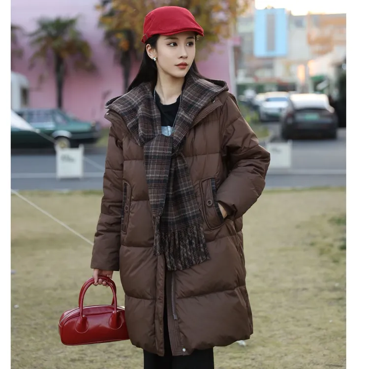 冬季新款设计感格子围巾连帽宽松中长款羽绒服2024冬新时尚休闲