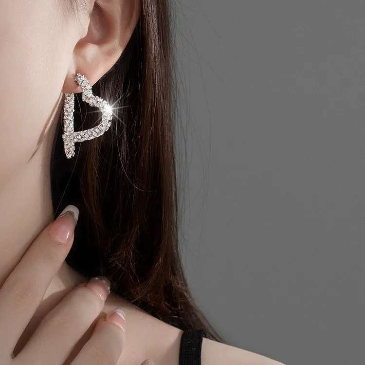 合金合成锆石耳饰 金美澳气质2025年新款时尚爱心耳钉轻奢耳饰品