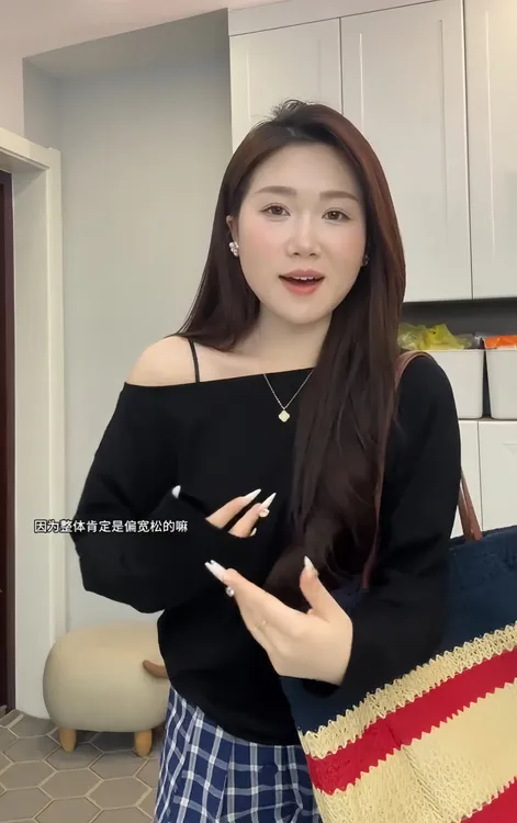 慵懒风一字领露肩长袖T恤女2025年秋冬辣妹宽松显瘦灰色斜肩上衣