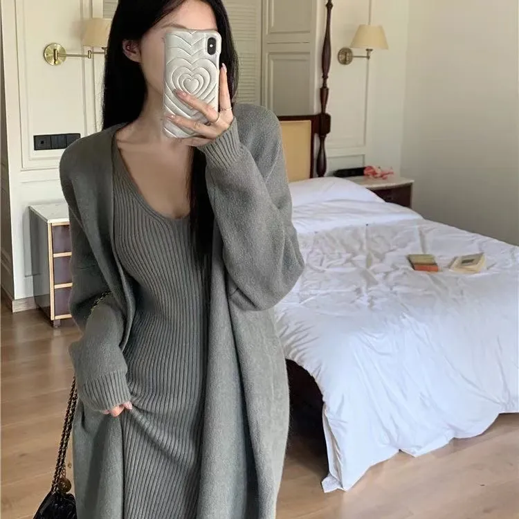 针织吊带连衣裙女秋冬季穿搭高级感修身气质包臀裙两件套