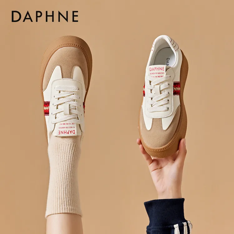 达芙妮百搭小众厚底板鞋女款2024春季新款ins潮高级感德训小白鞋 