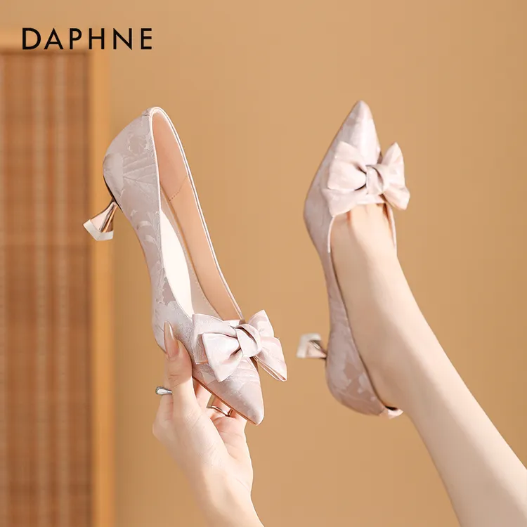 达芙妮细跟尖头配裙子单鞋女2025年秋季新款晚晚风气质名媛高跟鞋