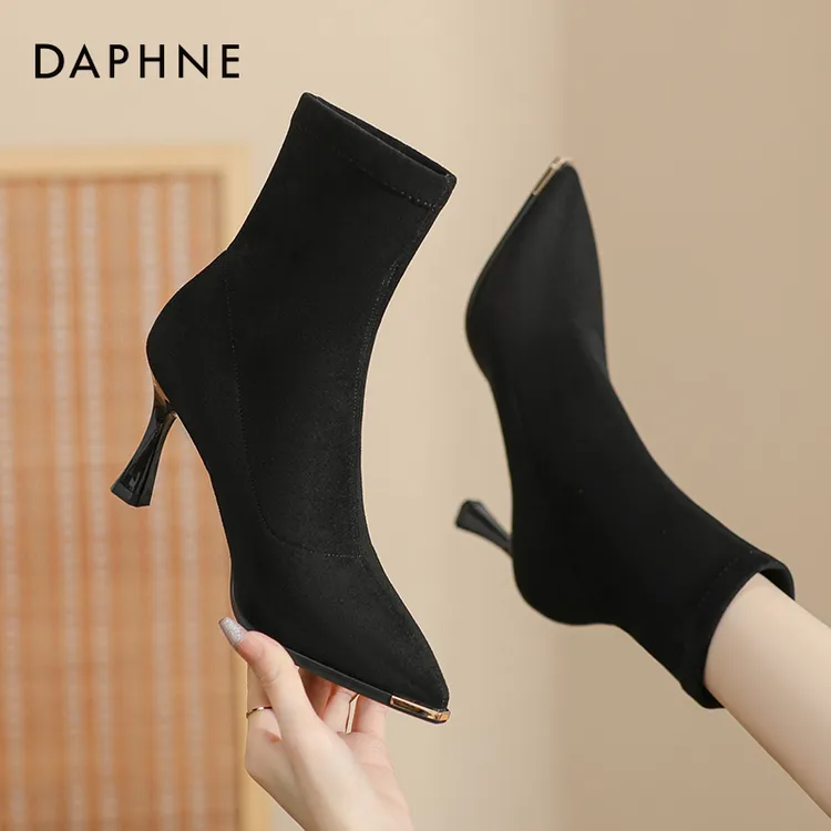 达芙妮洋气尖头时尚瘦瘦靴女2025秋冬绒面欧美细跟弹力靴百搭短靴