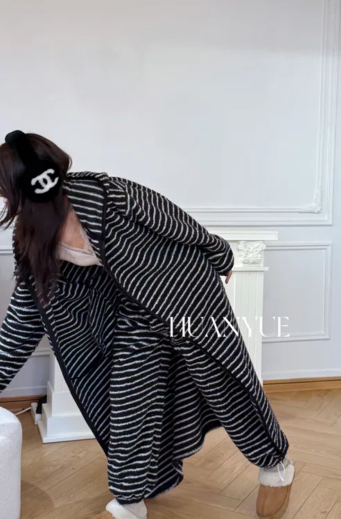  【加厚套装】行走的被窝-韩系连帽米粒绒大码家居服外出条纹睡袍