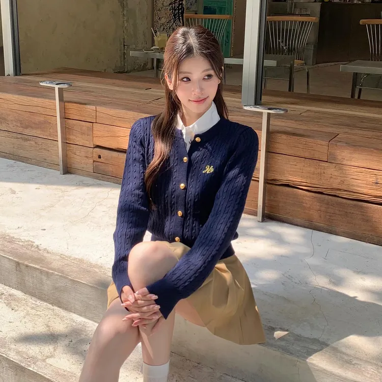 美式复古学院风百搭圆领毛衣外套针织开衫上衣女衬衫百褶裙三件