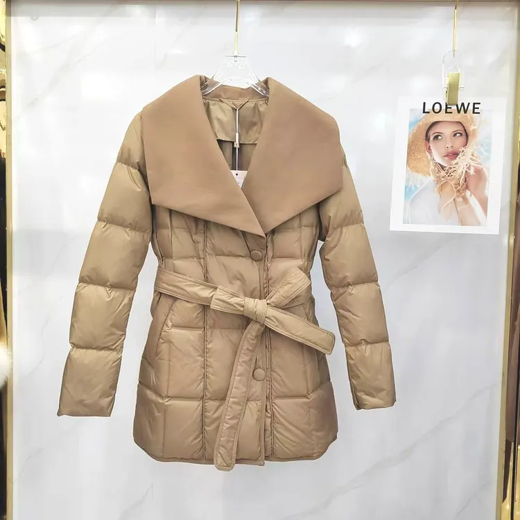 2024冬季新款时尚设计感针织领连帽羽绒服女韩版抽绳保暖中长外套