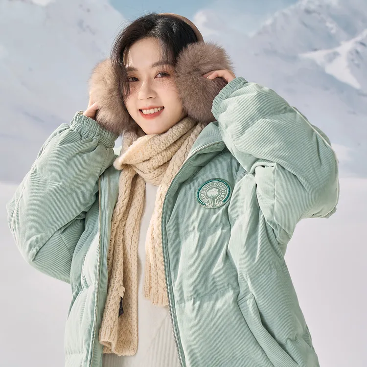 【冬日青调】茵曼冬季休闲立领落肩前胸绣花橡筋收口宽松鸭绒羽绒女