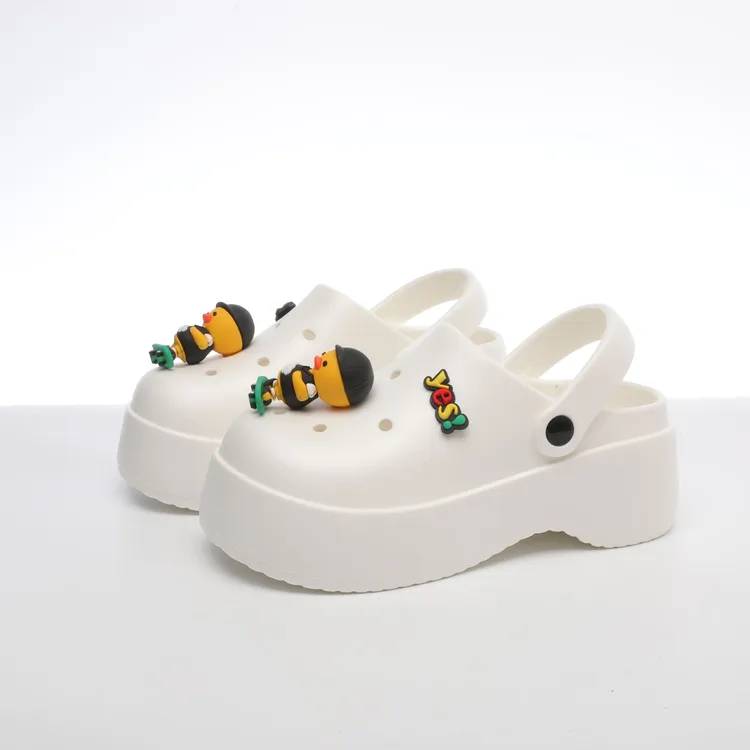 趣味感可爱小鸭洞洞鞋情侣款秋季外穿厚底增高沙滩凉拖鞋学生百搭