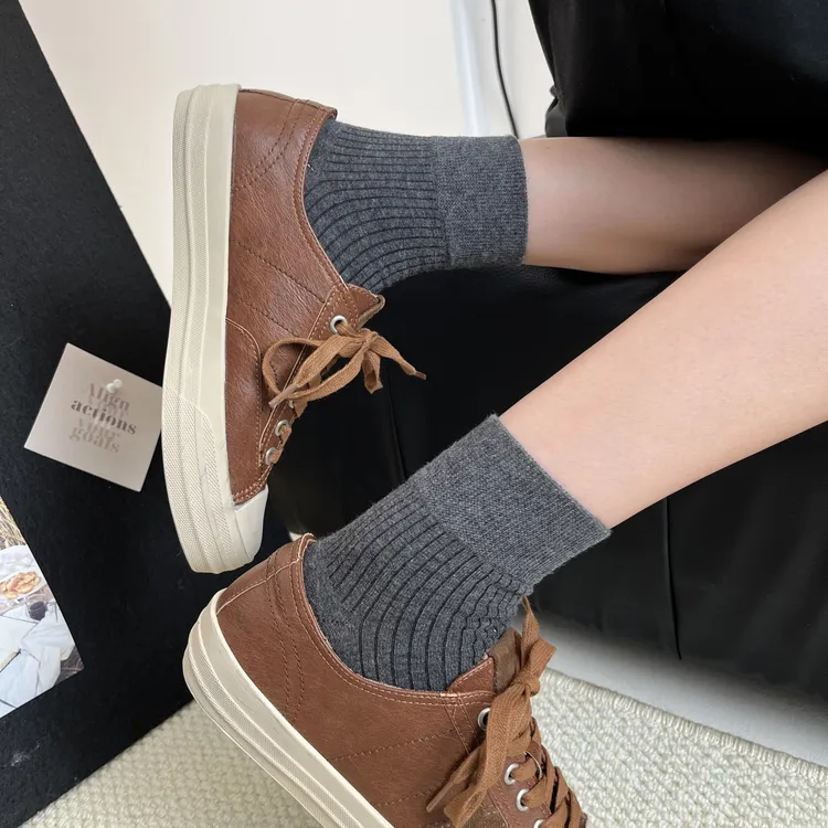 袜子女中筒袜百搭纯色棉袜秋季新款学院风搭配乐福鞋外穿通勤袜子